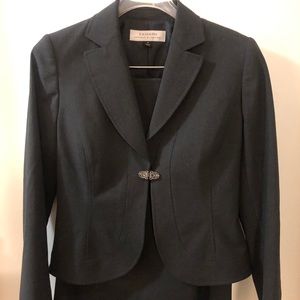 Tahari - Gray Suit with Ornamental Closure. Size 4